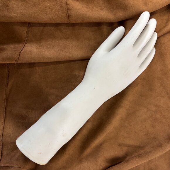 Vintage Porcelain Glove Mold Right Hand Display Sculpture 1979 - Picture 2 of 7